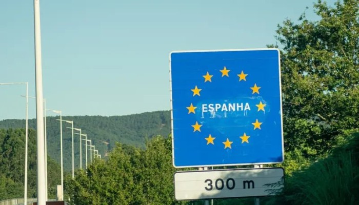 إيطاليا تشعل أزمة «شنغن» مع إسبانيا بعد تدفق المغاربة على سبتة.. هل تستطيع أوروبا عزل مدريد؟