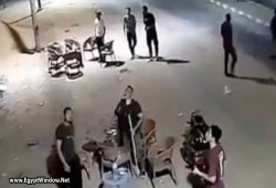 بالفيديو.. لحظات رعب في مصر بعد هزة أرضية قوية أيقظت الملايين.. هل تنبأت الهواتف بها؟