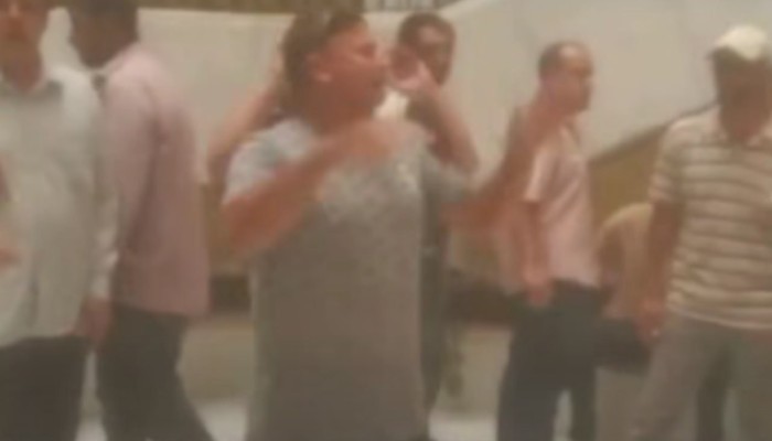 فيديو || احتجاجات داخل جامعة حلوان بعد حجب رواتب العمال المؤقتين