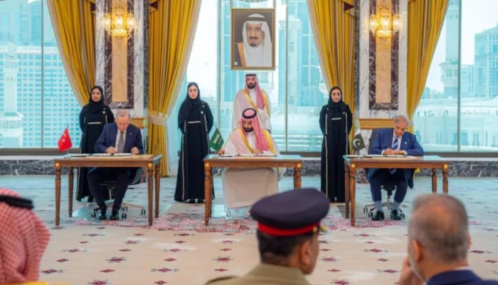 السعودية وتركيا وباكستان يوقعون اتفاقية دفاع مشترك في مكة