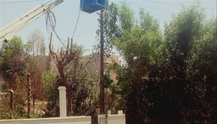 مجهولون يسرقون أسلاك وكشافات خط المصالحة في قنا للمرة الثانية في  هذا الصيف