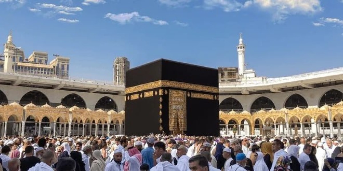 شركات الطيران ترفع تذاكر العمرة 20% والحكومة تترك برامج المولد النبوي تقفز إلى 40 ألف جنيه