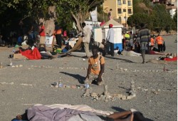 الجارديان || مهاجرون في سبتة يكافحون للبقاء في الحر القاسي والليالي شديدة البرودة: «لا نملك خيامًا أو بطانيات»