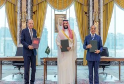 هجوم جازان يضع اتفاق مكة أمام أول اختبار.. الحوثيون يستهدفون أرامكو بعد يومين من توقيع التحالف الدفاعي