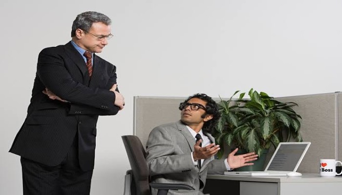 لا تستعجل الاستقالة.. نحن نخبرك كيف تتكيّف مع مديرك الجديد