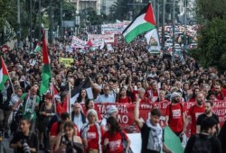 بالفيديو.. اليونان تنتفض دعمًا لفلسطين وتطالب بوقف التعاون العسكري مع الاحتلال