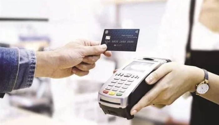 الرقابة المالية ترصد قفزة التقسيط إلى 19.3 مليار جنيه بين 2.488 مليون عميل والغلاء يدفع الأسر المصرية إلى الديون