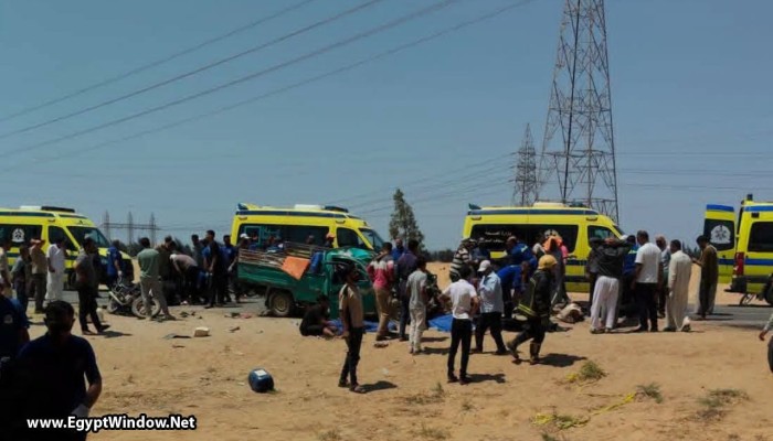 فيديو || 15 وفاة و32 مصابًا في حادث تصادم مروع لسيارتي نقل عمال بالإسماعيلية