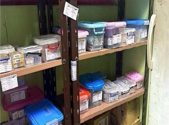 استغاثات متكررة من مواطنين بسبب نقص الأدوية الحيوية داخل منظومة التأمين الصحي.. والمنظومة تدفع الفقراء لشراء العلاج