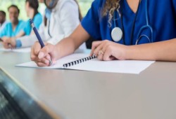 كليات طب الصعيد ترسب حتى 76.1% من طلاب الفرقة الأولى وتفتح ملف المتفوقين بالغش في الثانوية العامة