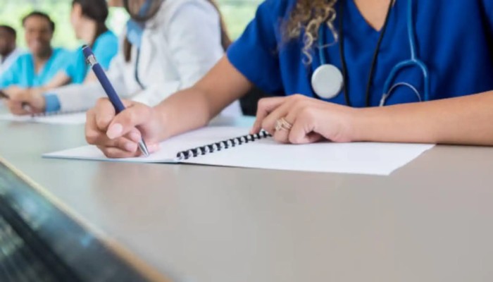 كليات طب الصعيد ترسب حتى 76.1% من طلاب الفرقة الأولى وتفتح ملف المتفوقين بالغش في الثانوية العامة
