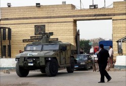 وفاة والدة المعتقل أحمد القزاز بعد تعرضها لحادث سير أثناء زيارته