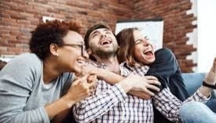 لماذا يتذكر الدماغ الأعداء أكثر من الأصدقاء؟