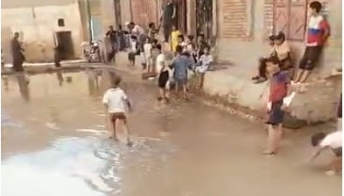 "نبحث عن قطرة مياه".. أهالي الرحمانية قبلي يستغيثون بعد غرق الشوارع وتعطل الخدمة وسط صمت المسؤولين