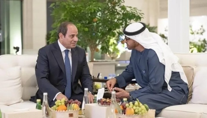إلغاء إقامات مصريين في الإمارات يفتح باب التساؤلات: إجراءات تنظيمية أم رسائل سياسية إلى القاهرة؟