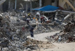 غارة إسرائيلية تقتل 6 فلسطينيين في ميناء غزة.. والاحتلال يوسع الاعتقالات بالضفة وسط تعثر مسار وقف إطلاق النار