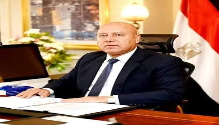 كامل الوزير يقيد الاستقالة والأجازات 10 سنوات ويضاعف كلفة الرحيل.. و7 أعوام في الوزارة تثير التساؤلات حول تمدد سلطته