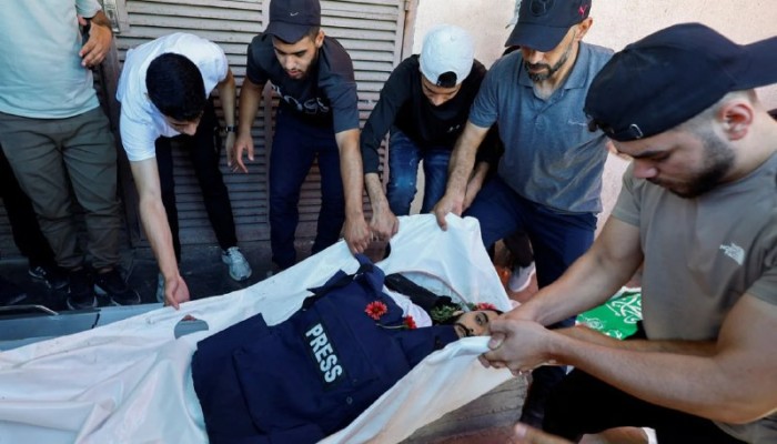 ميدل إيست آي || وسط الإبادة في غزة.. لماذا يتعين على الصحفيين الفلسطينيين التخلي عن وهم الحياد؟