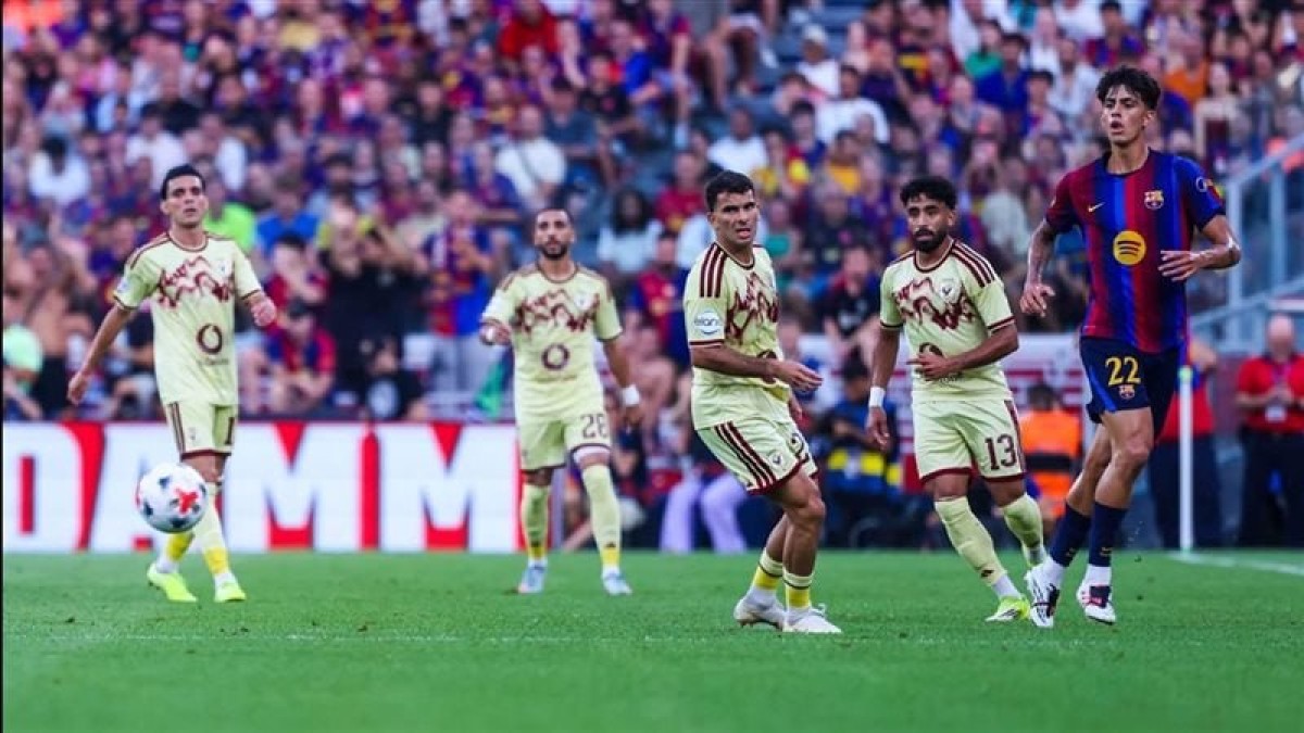 برشلونة وليفربول والأهلي وصلاح في مواجهات الأحد.. مواعيد أبرز المباريات والقنوات الناقلة