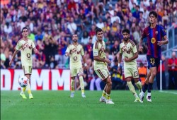 برشلونة وليفربول والأهلي وصلاح في مواجهات الأحد.. مواعيد أبرز المباريات والقنوات الناقلة
