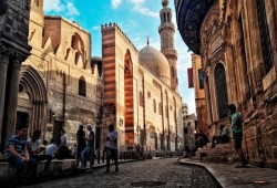محافظة القاهرة تعيد تشكيل 3 كيلومترات من قلب العاصمة التاريخية وسط تحذيرات من محو الهوية
