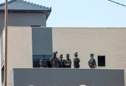 قوات الاحتلال الصهيوني تقتل فلسطينياً في غزة وتهدد أحياءها بسبب الطائرات الورقية وتقتحم الضفة