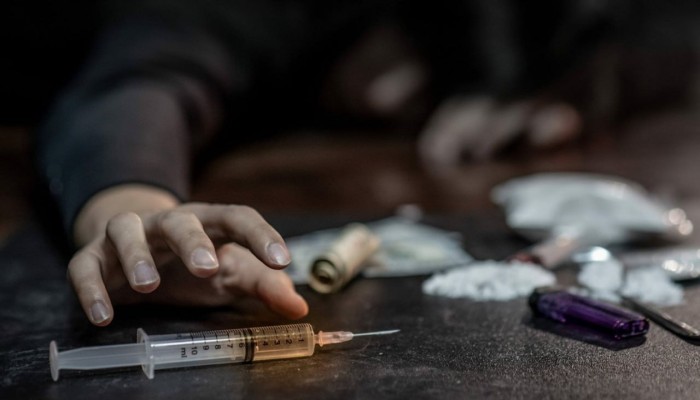 قانون فصل الموظف متعاطي المخدرات يطيح بـ 6500 عامل بعد فحص 1.5 مليون.. عقوبة تقطع أرزاق آلاف الأسر بدلا من التقويم والعلاج