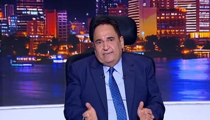 بالفيديو.. الحكومة ترفع الحد الأدنى إلى 8 آلاف جنيه على الورق..  وإعلامي: راتب لا يطعم أسرة عيشًا حافًا في حال تطبيقه