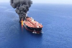 استهداف ناقلة نفط بمضيق هرمز