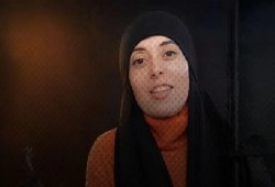 دعوات في لندن للتدخل للإفراج عن إيمان الشاذلي بعد اعتقالها بسبب نشاط شقيقتها