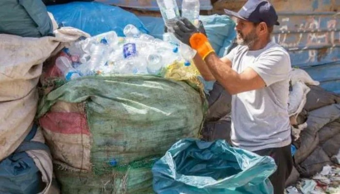 ماكينات تدوير المخلفات تهدد أرزاق جامعي القمامة بالمحافظات.. ما الحكاية؟