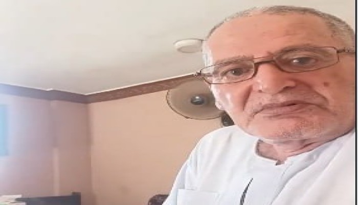 بالفيديو مسن يفجر غضبه من "الكهرباء" و"الاتصالات" ويتهمهما باستنزاف أموال المواطنين