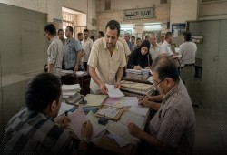 في عصر التحول الرقمي.. «دوخة» التحويل بين المدارس تبدأ إلكترونيًا وتنتهي بالكربون والطوابع والحوالات