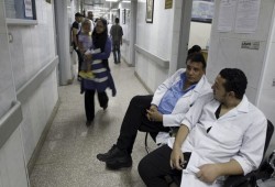 130 ألف طبيب خارج مصر.. هل ينجح مقترح تأهيل البيطريين في سد العجز رغم الرفض النقابي؟