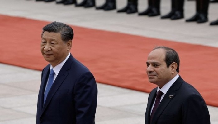 السيسي يستقبل شي بمناورات عسكرية وعجز تجاري مع الصين يبلغ 9.84 مليارات دولار