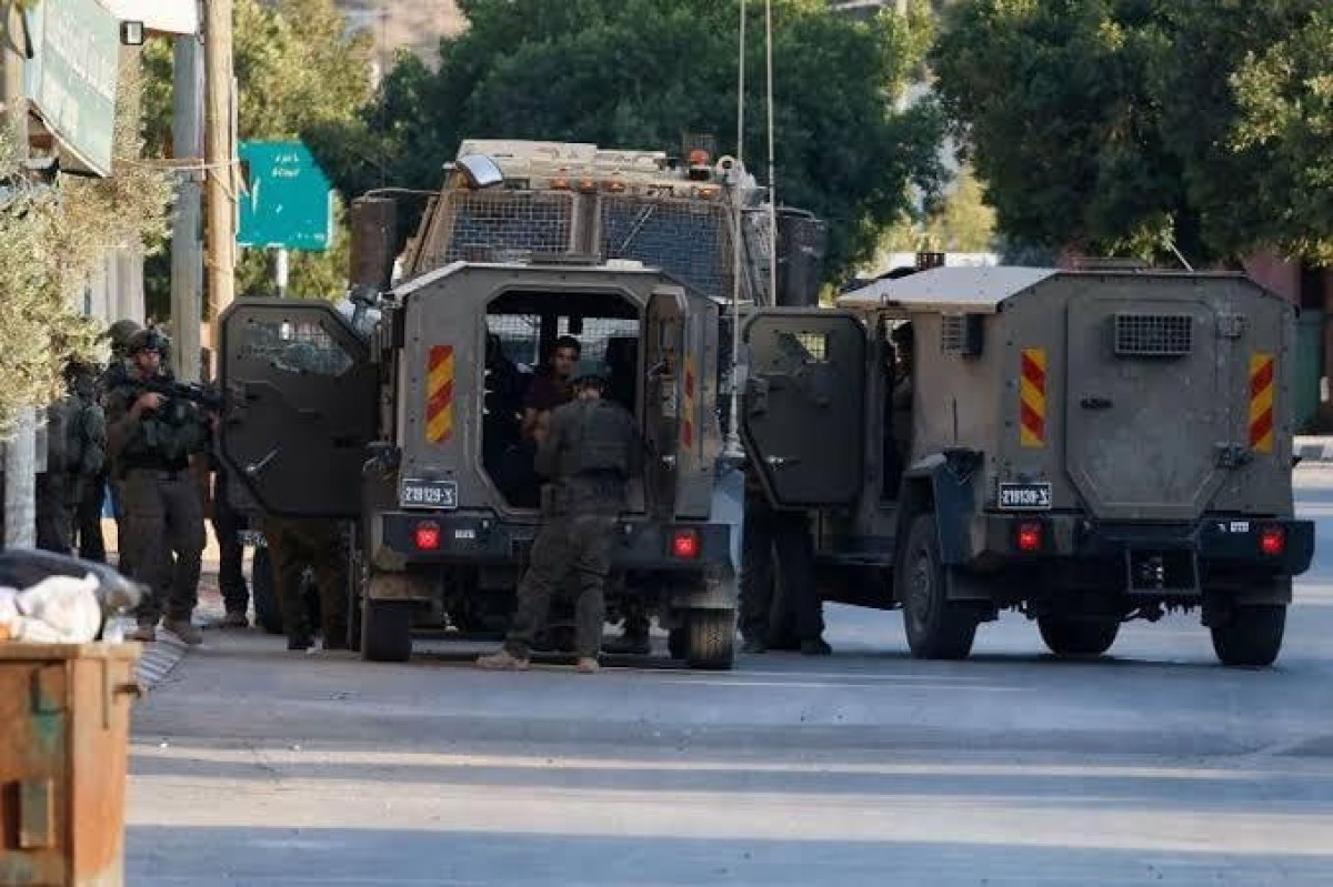 الاحتلال يقتل 5 فلسطينيين ويعتقل 3 صيادين في غزة و12 بمداهمات الضفة