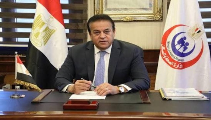 وزير الصحة يتباهى بـ400 مليار جنيه والمستشفيات تواجه نقص الأطباء والدواء