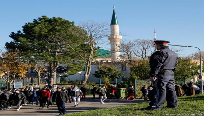 بدعوى تعارضه مع القيم الغربية.. الحكومة النمساوية تتجه لحظر  دستوري لـ "الإسلام السياسي"