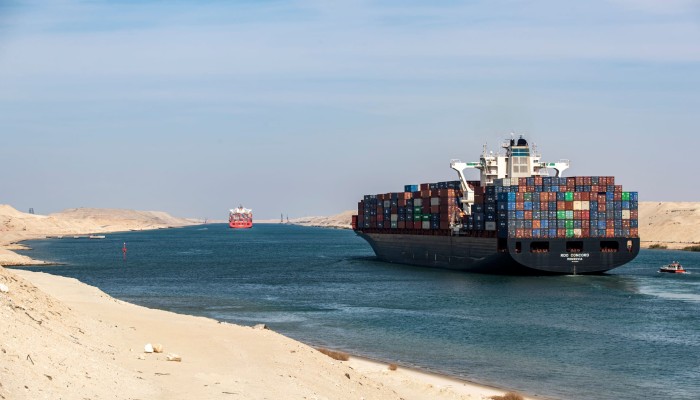 شركات شحن الحاويات العالمية تتجه نحو العودة الكاملة إلى قناة السويس والبحر الأحمر