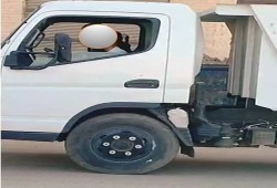 طفلة خلف مقود شاحنة قمامة تكشف غياب الرقابة الحكومية في أسوان وتعيد حوادث قيادة القصر إلى الواجهة