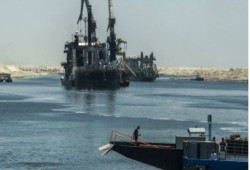 الحكومة تنفي تقارير عن مبادلة أو نقل ملكية قناة السويس مقابل إعفاء من الديون