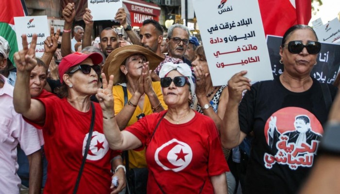 انقطاع الماء والكهرباء يفجر غضب التونسيين و61 نائباً يحاصرون الحكومة وسعيّد يلوح بتغييره الحكومي السابع