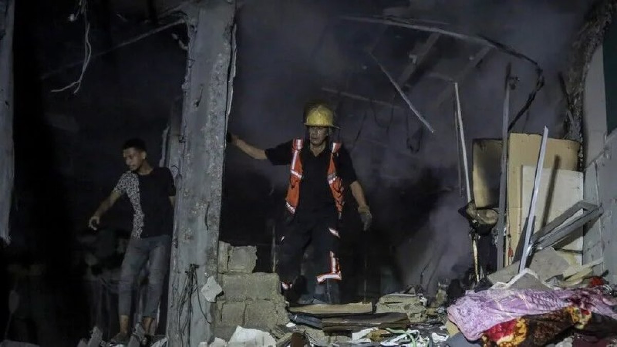 رصاص الاحتلال يصيب طفلاً بغزة وانتشال رفات 55 شهيدا.. واقتحامات واسعة في الضفة