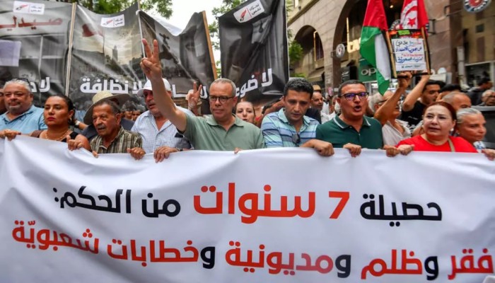 اعتقال السلطات التونسية محمد اليوسفي وتدهور صحته في السجن يفجران احتجاجات تندد باستهداف الصحفيين