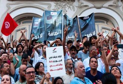 الاتحاد الأوروبي يشكك في ضمانات "المحاكمة العادلة" في تونس