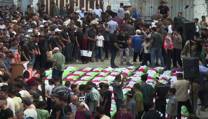 بالفيديو ..جنازة جماعية لأكثر من مائة شهيد انتشلوا من تحت الركام .. وعملية طعن بنابلس والاحتلال يواصل التهجير بالضفة