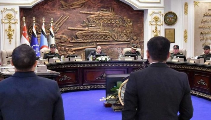 السيسي يربط علاوات المعلمين باجتياز دورات عسكرية