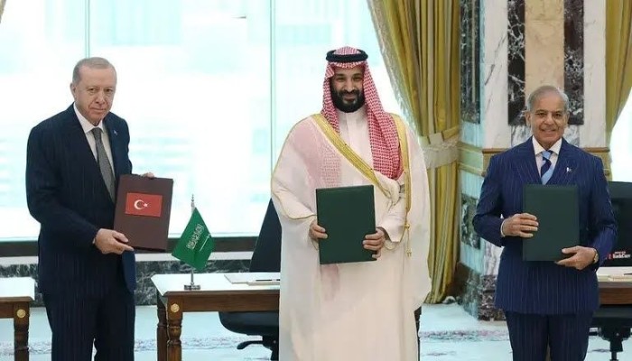 أتالايار || لماذا تبتعد مصر والإمارات عن التحالف العسكري الجديد بين السعودية وتركيا وباكستان؟