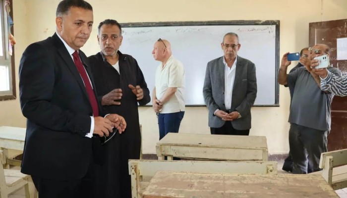 محافظ القليوبية يواجه شكاوى نقص الخدمات بتوبيخ مديري مدرستين والنقابة ترفض الإهانة : "كرامة المعلم خط أحمر"