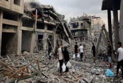 الاحتلال يقصف غزة ويحجب 65% من المساعدات ويعتقل 24 فلسطينيًا بالضفة
